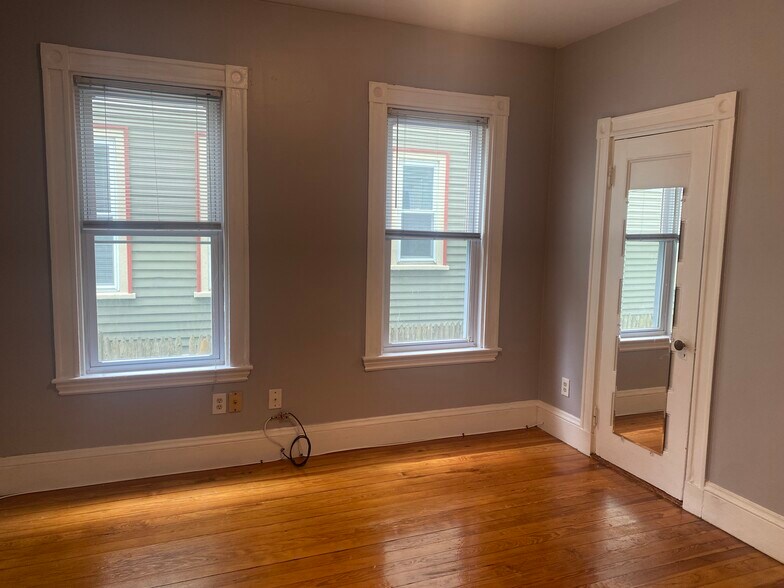 Building Photo - 11 Edison Grn