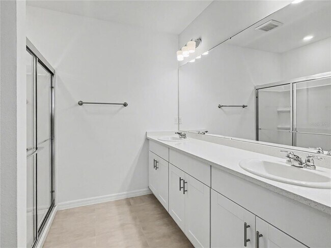 Building Photo - 1931 Rosewood Cir