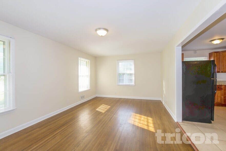 Building Photo - 4200 Gladstone Ln