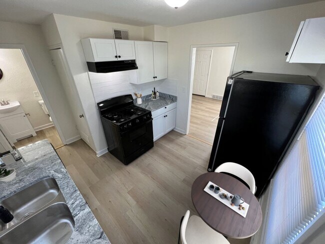 Building Photo - Coming Soon | Spacious 2 Bed, 1.5 Bath Duplex Near Red Bridge