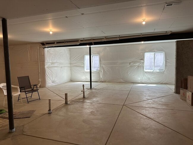 Building Photo - 684 Netta Dr