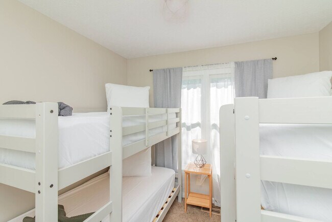 Building Photo - 1930 16th Ave