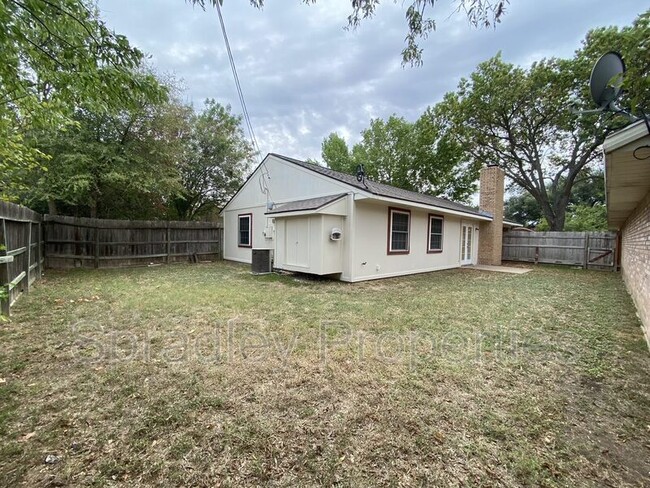 Building Photo - 2710 Alamo Trail