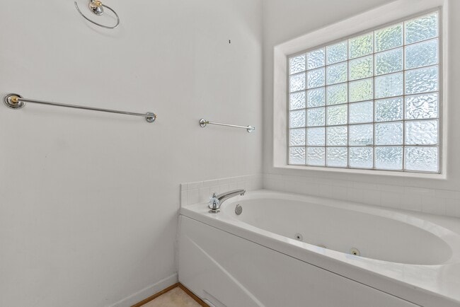 Building Photo - 5509 Bulls Bay Dr