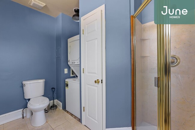Building Photo - Full room in 4-bed/2.0-bath Home