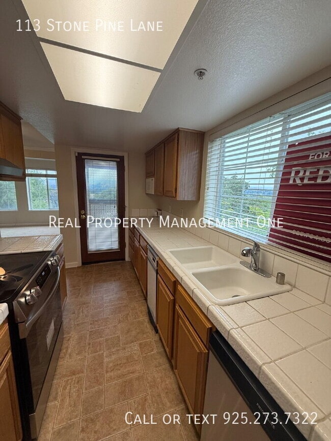 Building Photo - 113 Stone Pine Ln