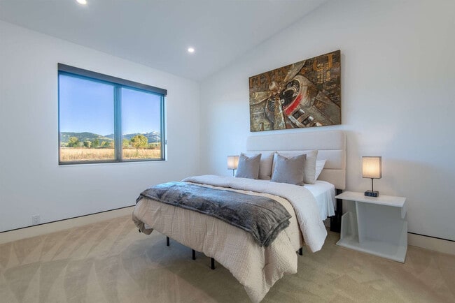 Building Photo - 779 Lucia Ln