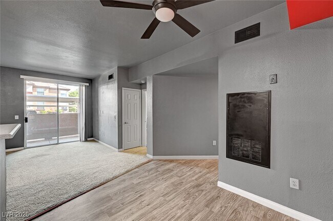 Building Photo - 231 W Horizon Ridge Pkwy