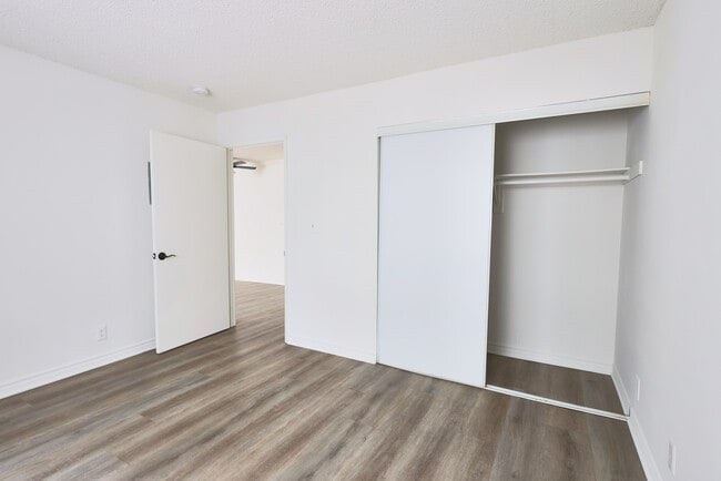 Building Photo - 2928 Leeward Ave