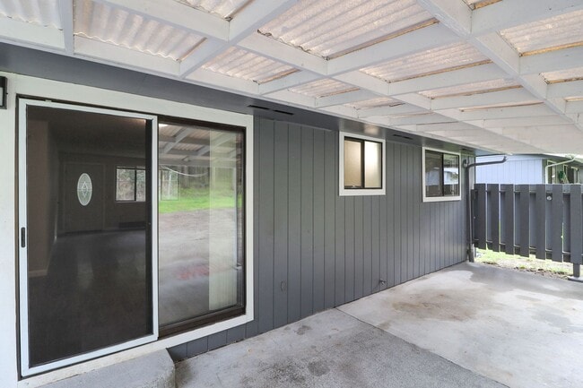 Building Photo - 2 Bed 1 Bath - Garage - Storage Shed - Pet Friendly - NAS Whidbey