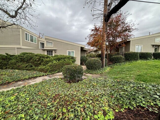 Building Photo - 11377 Osborne Pl