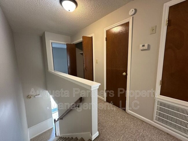 Building Photo - 2448 Riverlook Dr