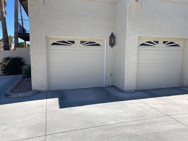 Building Photo - Must See 2/2.5 Condo in Pointe South Mount...