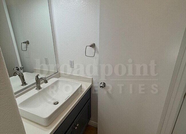 Building Photo - 848 Pohl Pl