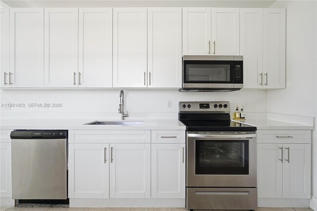 Building Photo - 10845 Peachtree Dr