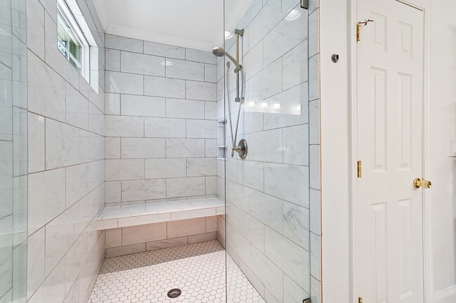 Building Photo - 614 Ellsworth Rd