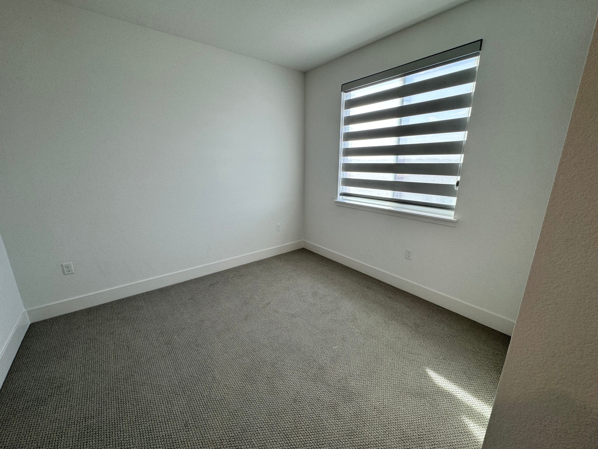Building Photo - 201 W Rustica Dr