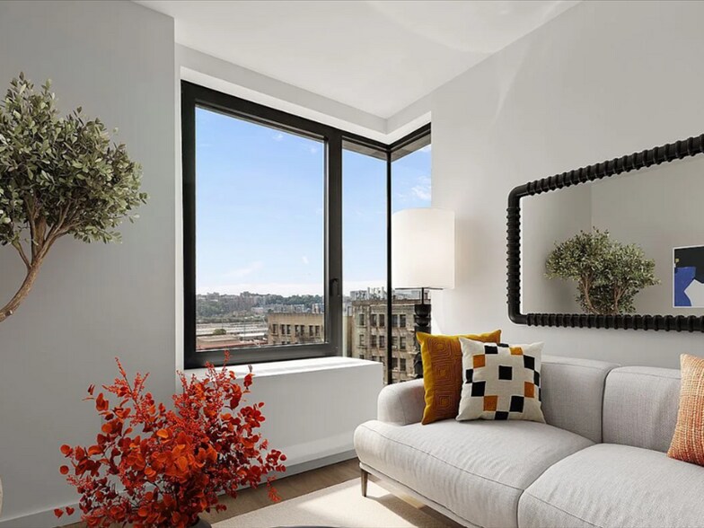 Building Photo - 5055 Broadway