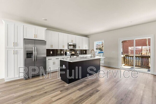 Building Photo - 2134 25th Ave N