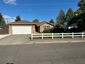Building Photo - For Rent – Coming soon!!! Newly Renovated ...