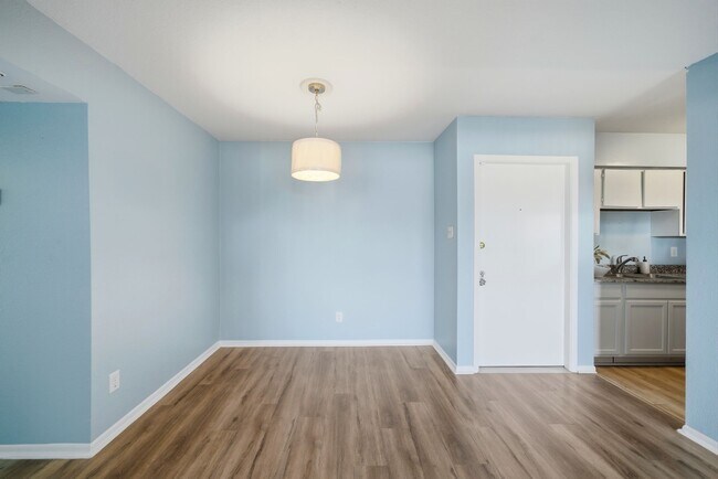 Building Photo - 8523 Hearth Dr