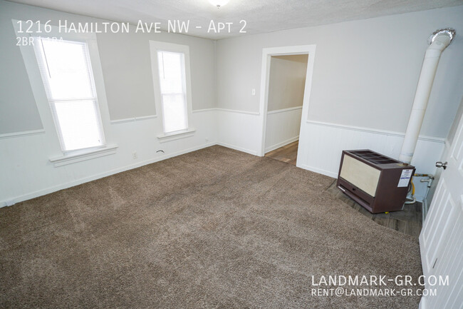 Building Photo - Upgraded 2 Bed/1 Bath – First Month Rent $...