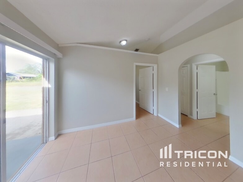 Building Photo - 11357 Pickford St