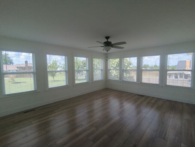 Building Photo - NICE SPACIOUS House in Holly Hills