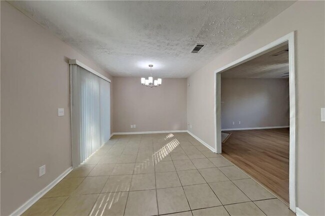 Building Photo - 2929 Sentinel Cir