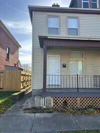 Building Photo - Spacious 1 Bedroom 1/2 Double with Basement & Extra Room