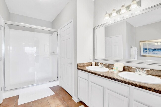 Building Photo - 14200 Avalon Rd