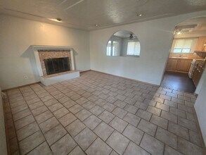 Building Photo - 4Bedroom in Great Neighborhood Available ASAP!