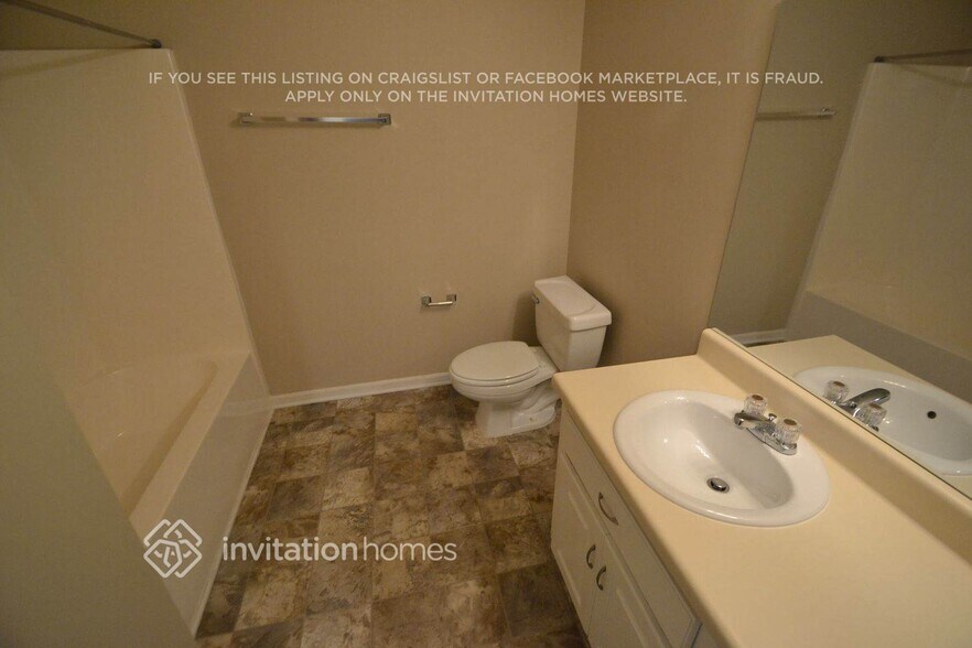 Building Photo - 15 Water's Edge Dr SE