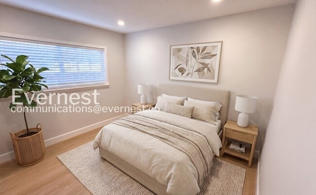 Building Photo - 4-Bed/2-Bath Home /Available Now!