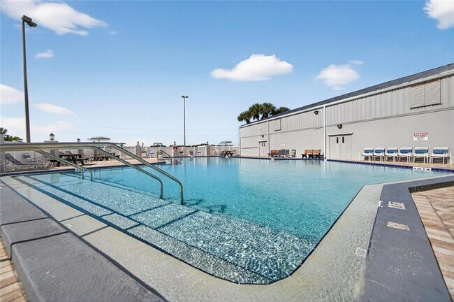 Building Photo - 11812 Lynmoor Dr