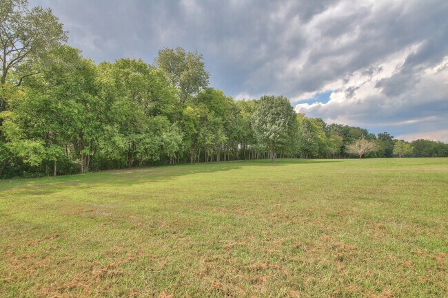 Building Photo - 4335 N Chapel Rd