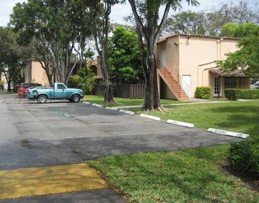 Building Photo - 10818 N Kendall Dr
