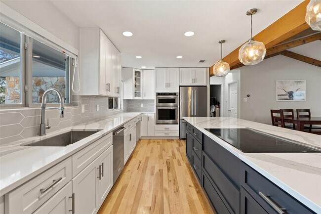 Building Photo - 2301 Barton Hills Dr