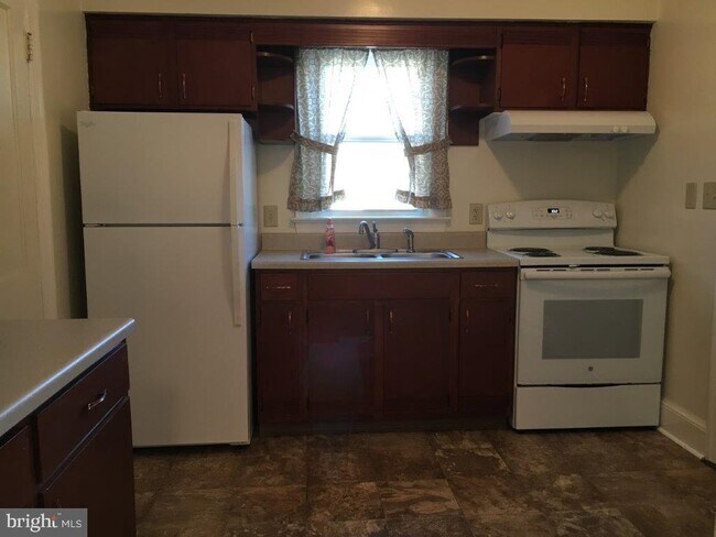 Building Photo - 3089 Winchester Ave