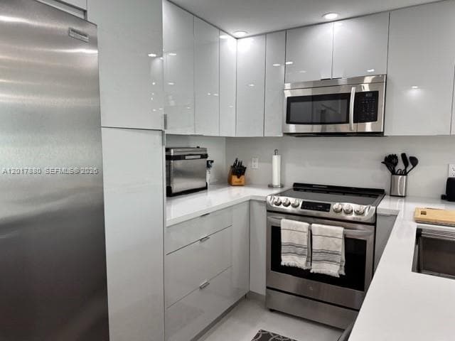Building Photo - 5401 Collins Ave
