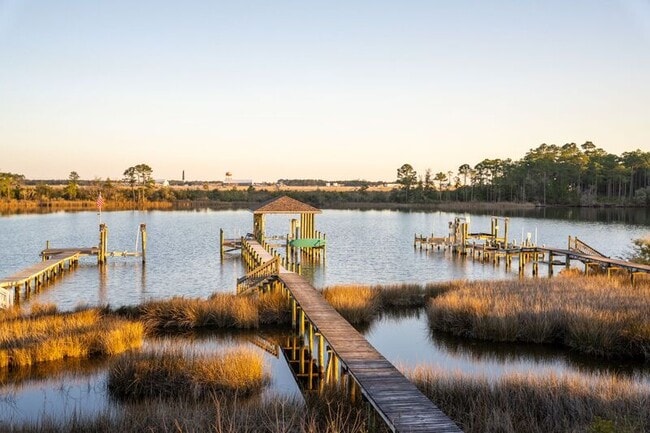 Building Photo - 2572 Gulf Breeze Ave