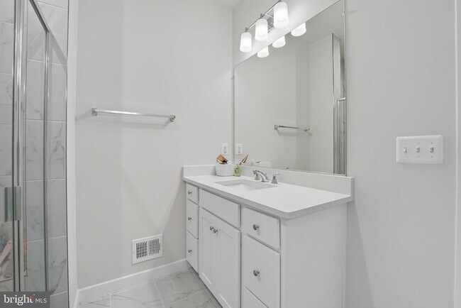 Building Photo - 709 Thomas Ln