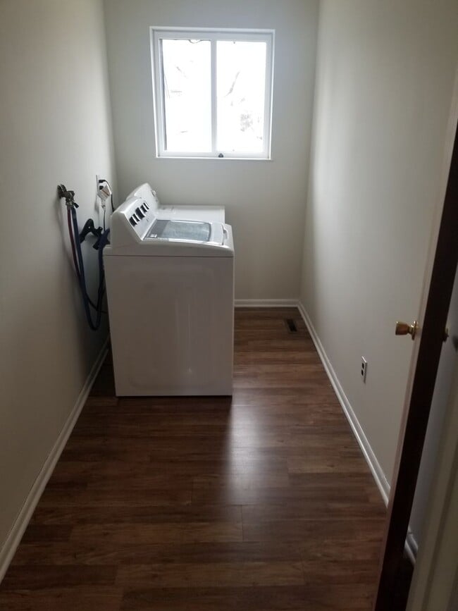 Building Photo - 218 Pontiac St