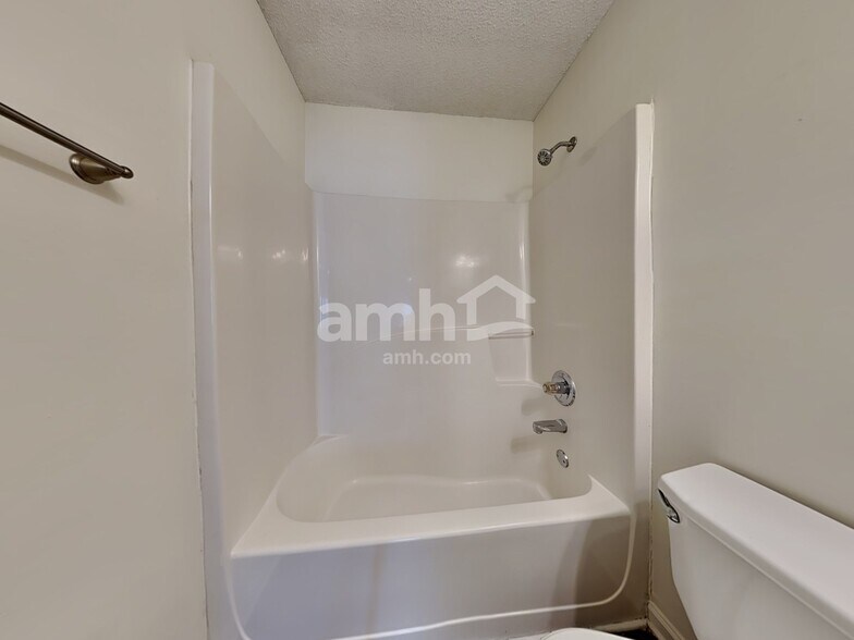 Building Photo - 3013 Summer Breeze Dr