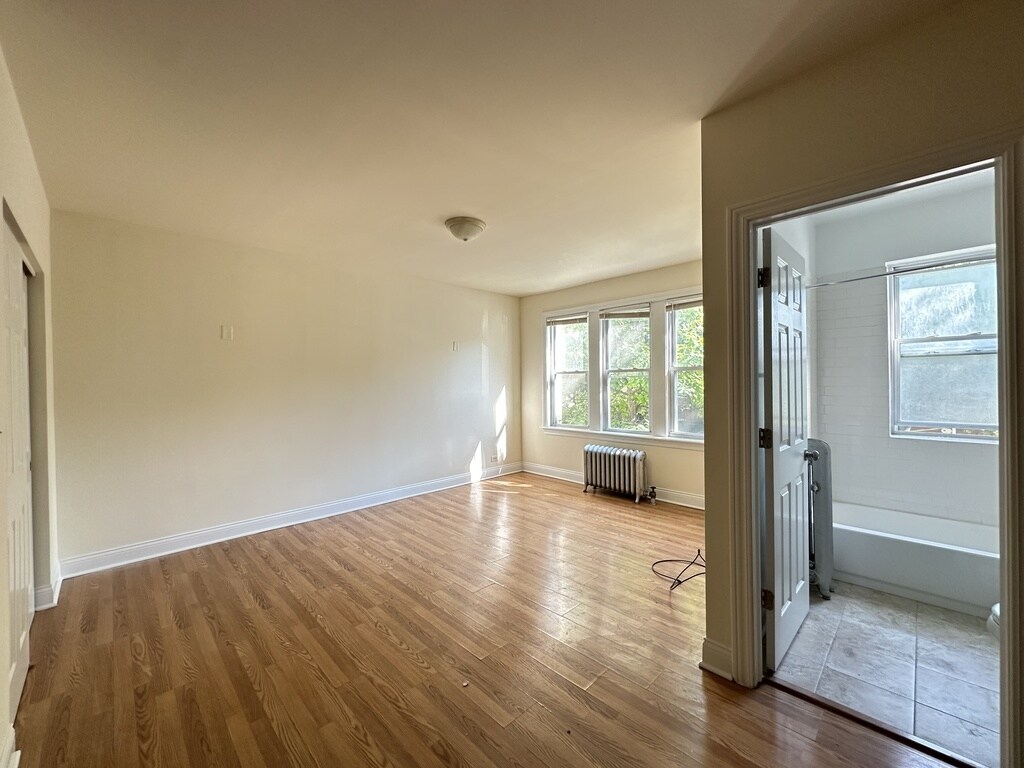 Building Photo - 2600 N Kimball Ave