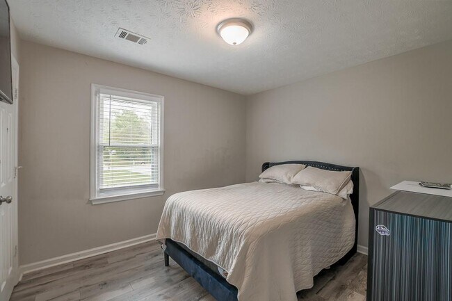 Building Photo - 356 Meadow Trace Dr