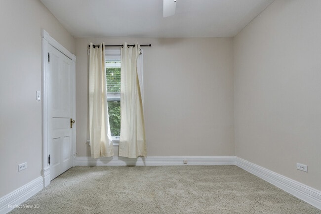 Building Photo - 420 7th Ave