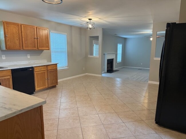 Building Photo - Beautifully Updated 5BR / 3 Bath Brick Fro...