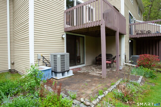 Building Photo - 17 Wiggins Farm Dr