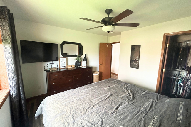 Building Photo - Spacious & Stylish Home in a Prime Location!